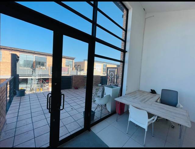 320M² RETAIL TO LET IN FOURWAYS